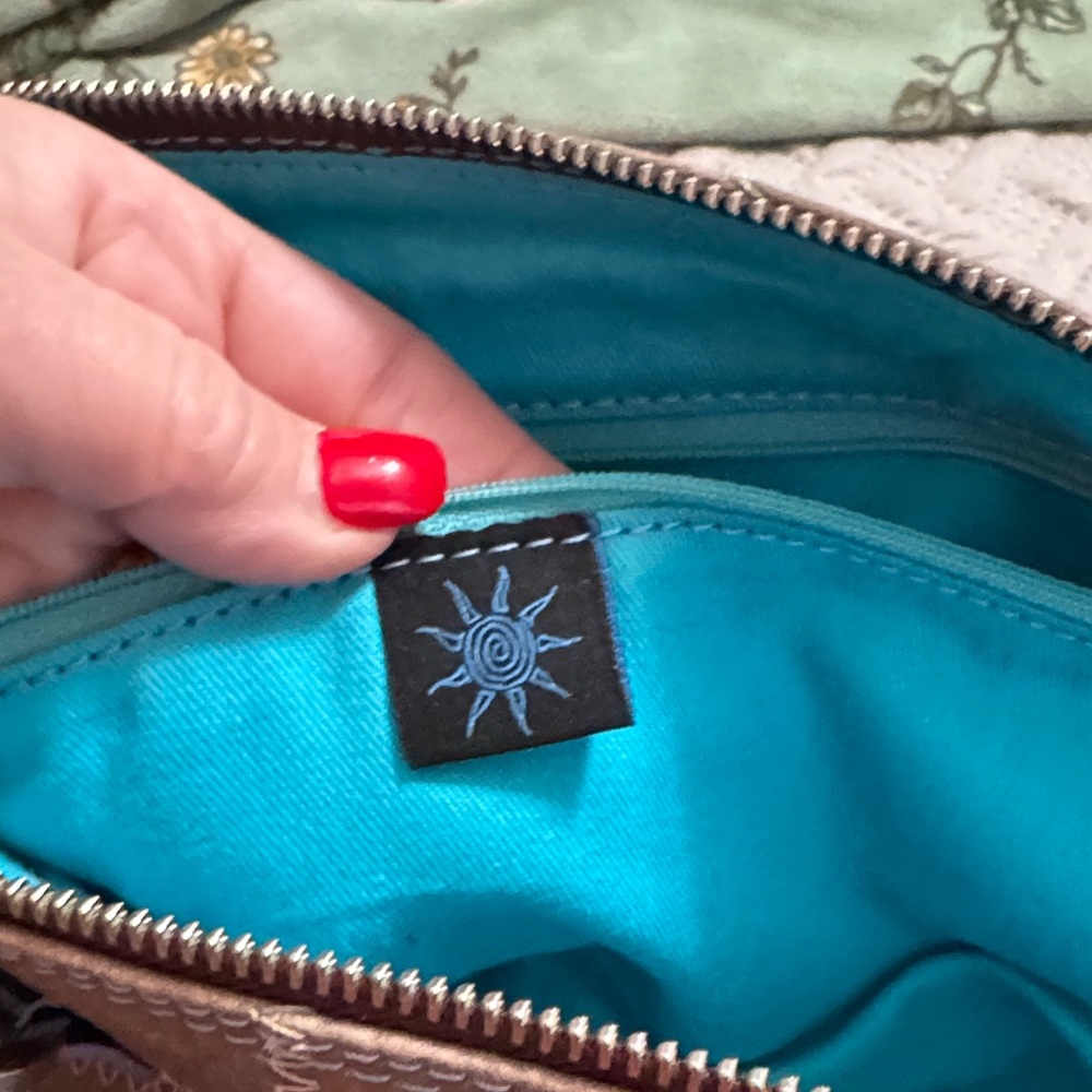 Gabs tote bag with Black Leather Strap with Blue Accent - Picture 7 of 16